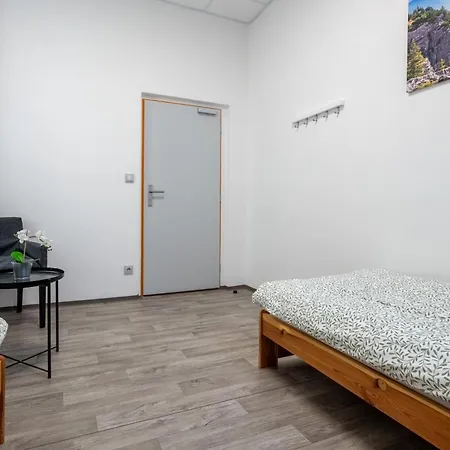 招待所 Driving Camp Autodrom